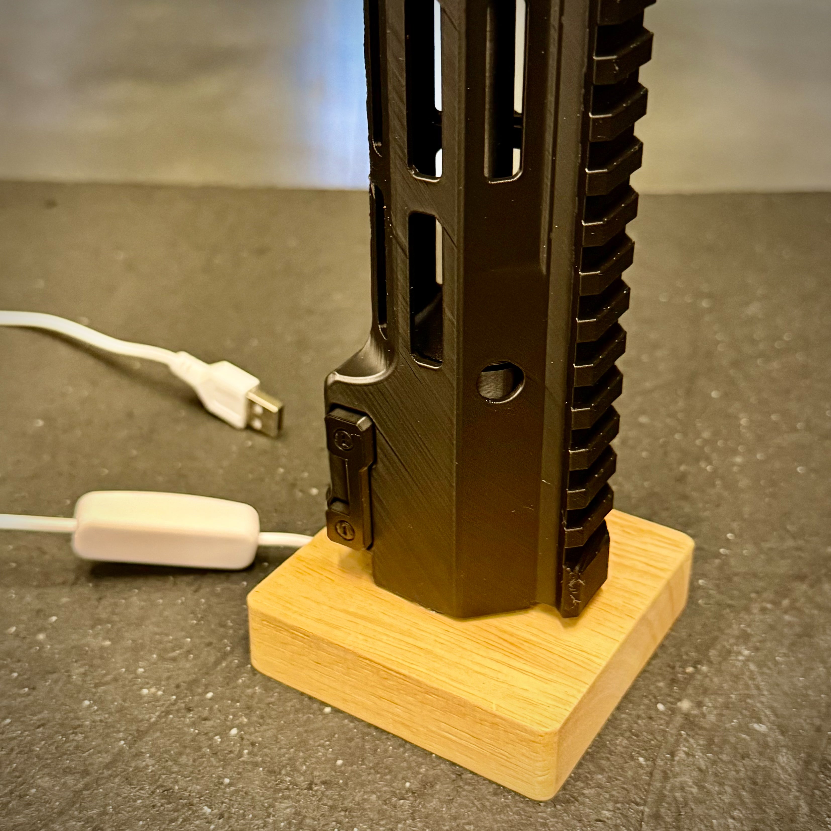 3D Printed AR-15 Replica Lamp – Tactical LED Display Light | Gun-Inspired Decor